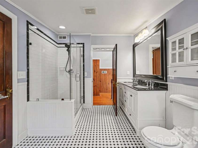1301 Pinecrest Avenue, Charlotte, NC 28205.  MLS# CAR4424665, YatesRealty ID 54421. Primary Bathroom