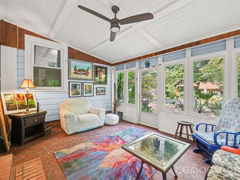 1301 Pinecrest Avenue, Charlotte, NC 28205.  MLS# CAR4424665, YatesRealty ID 54421. Sun Porch
