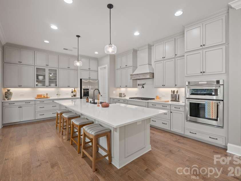 525 Vintage Creek Drive, Matthews, NC 28104.  MLS# CAR4430599, YatesRealty ID 54422. 