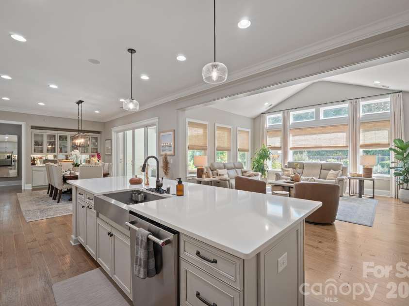 525 Vintage Creek Drive, Matthews, NC 28104.  MLS# CAR4430599, YatesRealty ID 54422. 