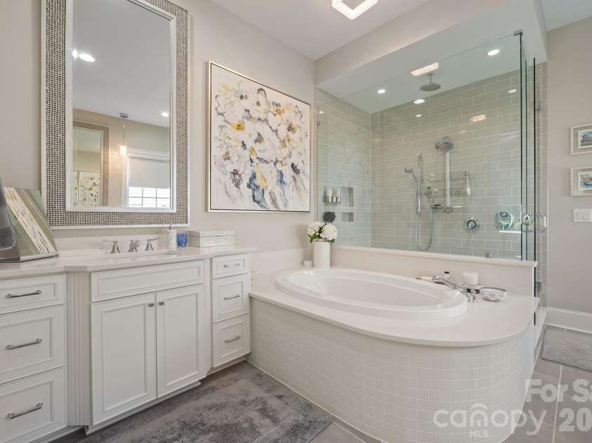 525 Vintage Creek Drive, Matthews, NC 28104.  MLS# CAR4430599, YatesRealty ID 54422. 