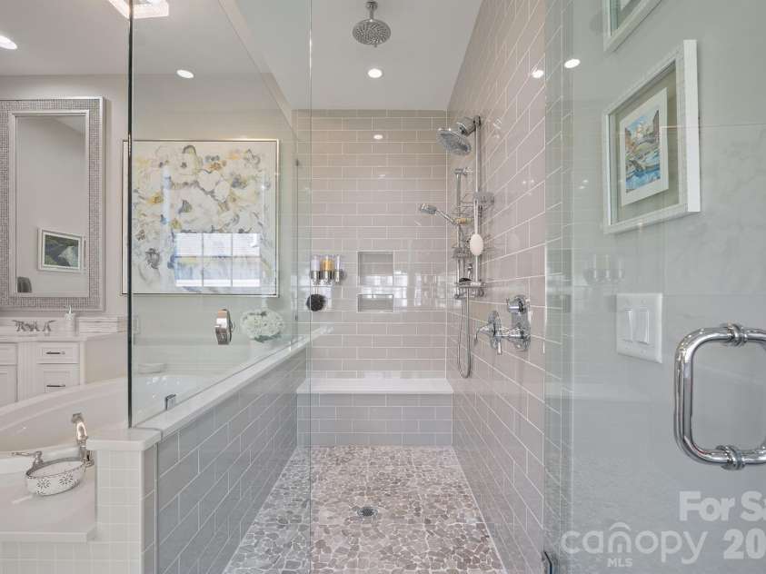 525 Vintage Creek Drive, Matthews, NC 28104.  MLS# CAR4430599, YatesRealty ID 54422. 