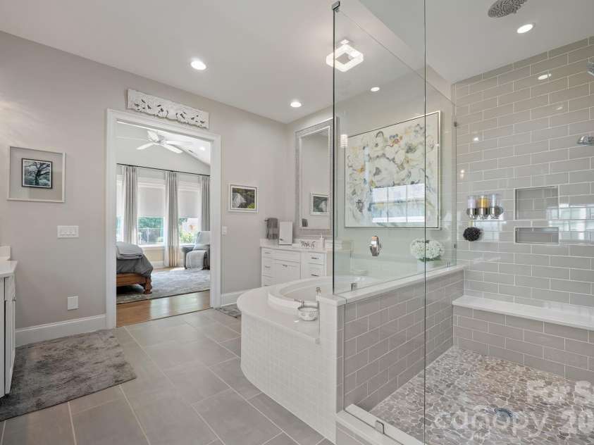 525 Vintage Creek Drive, Matthews, NC 28104.  MLS# CAR4430599, YatesRealty ID 54422. 