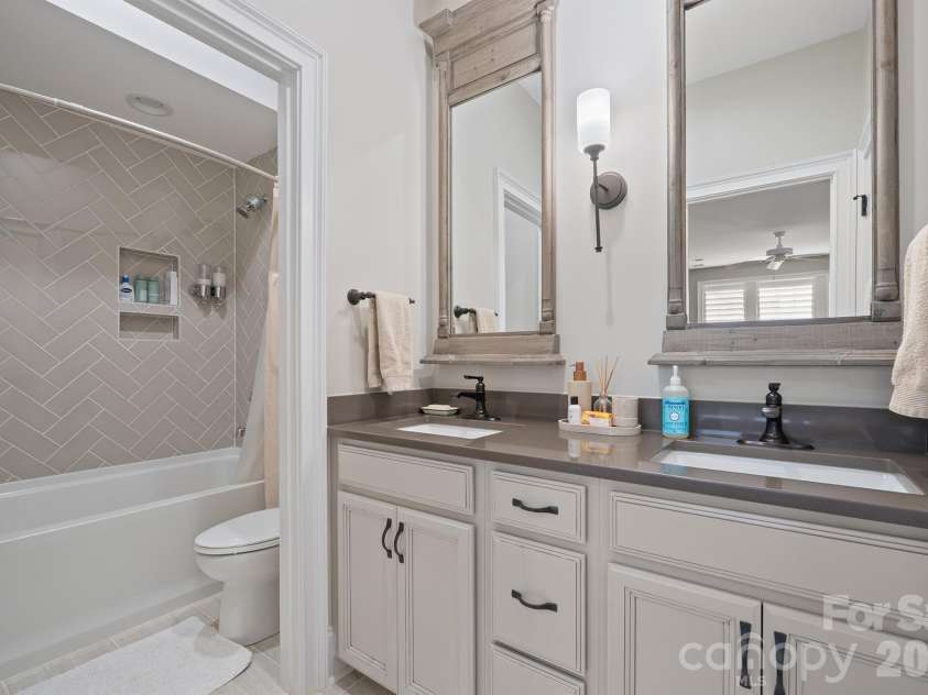 525 Vintage Creek Drive, Matthews, NC 28104.  MLS# CAR4430599, YatesRealty ID 54422. 