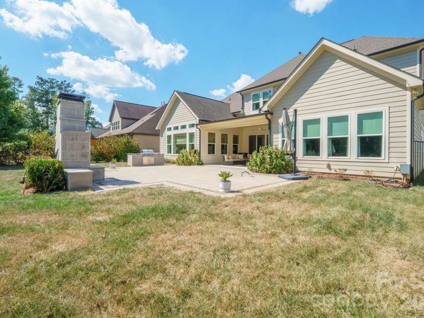 525 Vintage Creek Drive, Matthews, NC 28104.  MLS# CAR4430599, YatesRealty ID 54422. 
