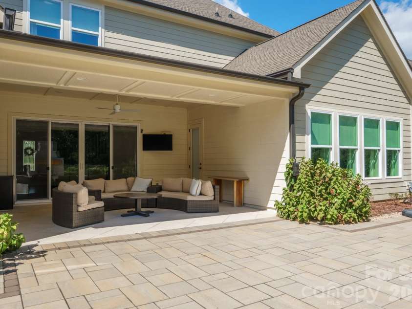 525 Vintage Creek Drive, Matthews, NC 28104.  MLS# CAR4430599, YatesRealty ID 54422. 