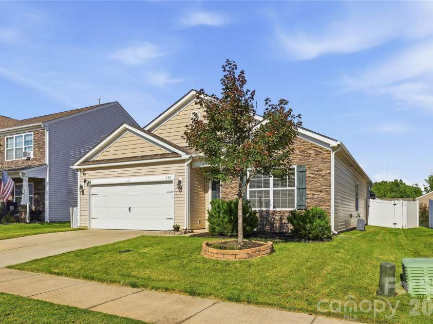 146 Cromwell Drive, Mooresville, NC 28115.  MLS# CAR4430306, YatesRealty ID 54426. 