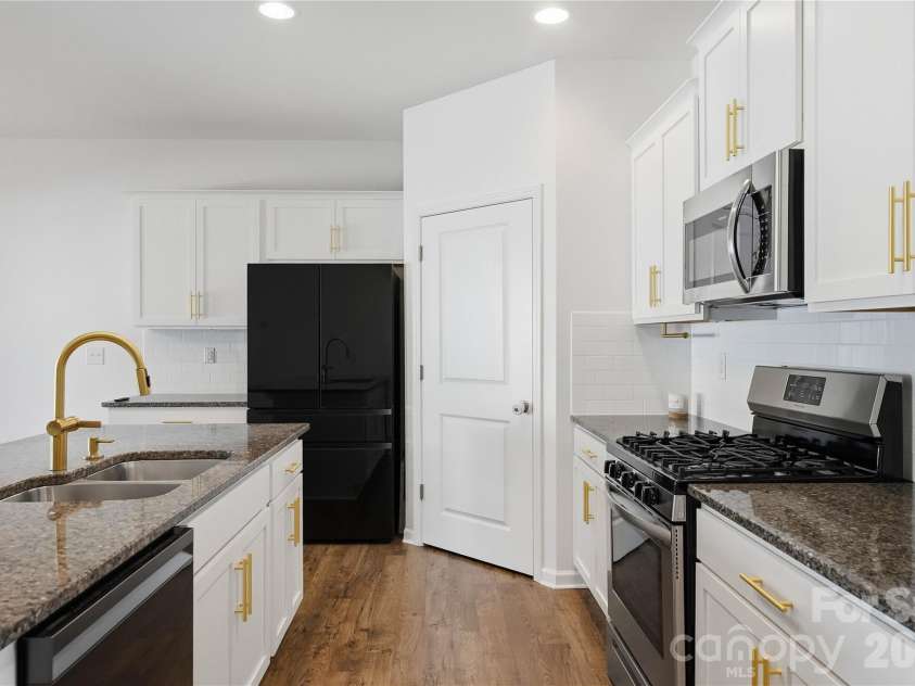146 Cromwell Drive, Mooresville, NC 28115.  MLS# CAR4430306, YatesRealty ID 54426. 