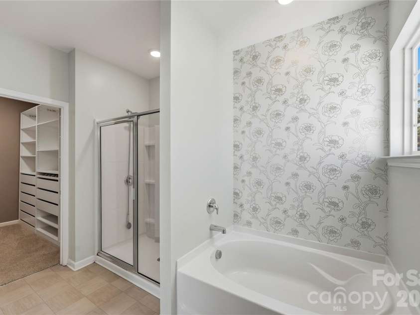 146 Cromwell Drive, Mooresville, NC 28115.  MLS# CAR4430306, YatesRealty ID 54426. Primary bathroom