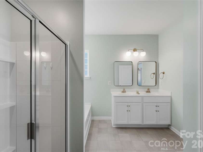 146 Cromwell Drive, Mooresville, NC 28115.  MLS# CAR4430306, YatesRealty ID 54426. Primary bathroom