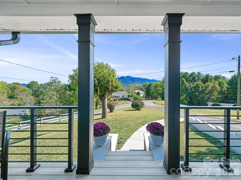 24 Blessing Way, Burnsville, NC 28714.  MLS# CAR4430779, YatesRealty ID 54427. 