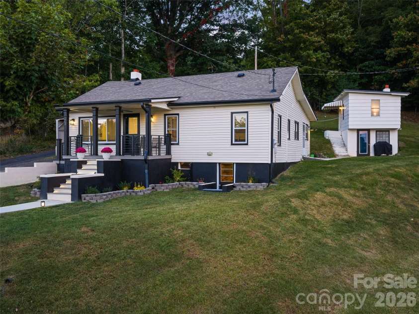 24 Blessing Way, Burnsville, NC 28714.  MLS# CAR4430779, YatesRealty ID 54427. 