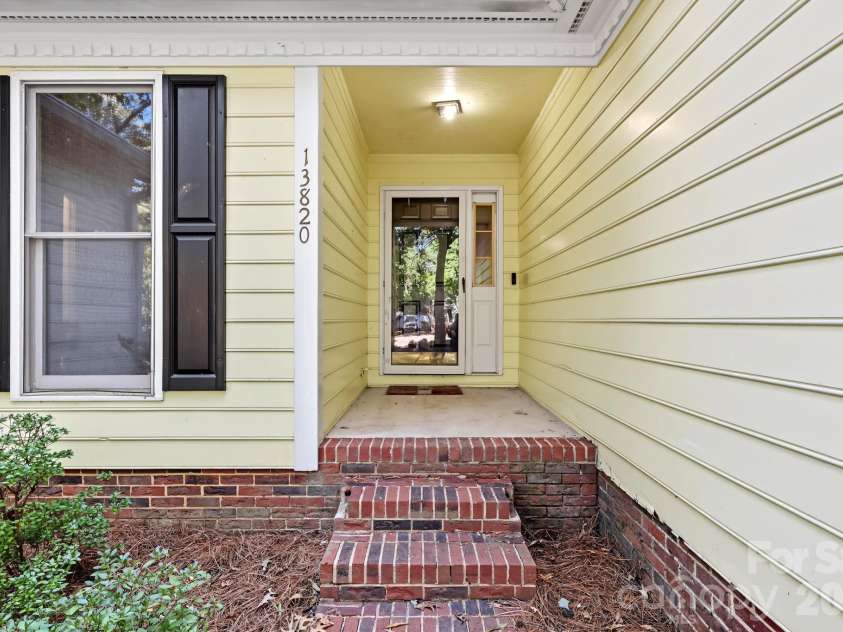 13820 Portpatrick Lane, Matthews, NC 28105.  MLS# CAR4427507, YatesRealty ID 54428. Front Door from the walkway