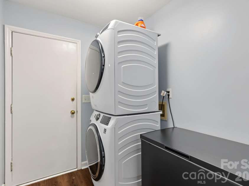 13820 Portpatrick Lane, Matthews, NC 28105.  MLS# CAR4427507, YatesRealty ID 54428. Laundry Room