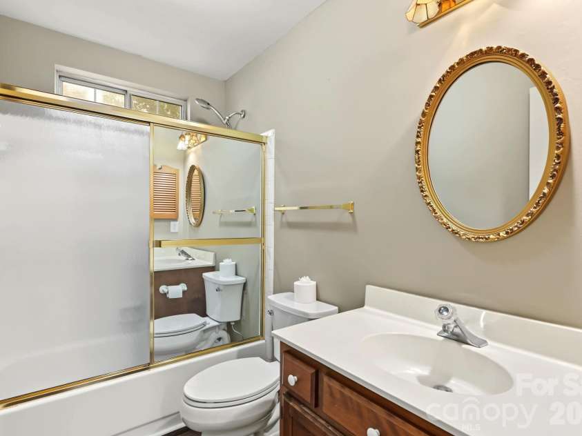 13820 Portpatrick Lane, Matthews, NC 28105.  MLS# CAR4427507, YatesRealty ID 54428. Secondary bathroom