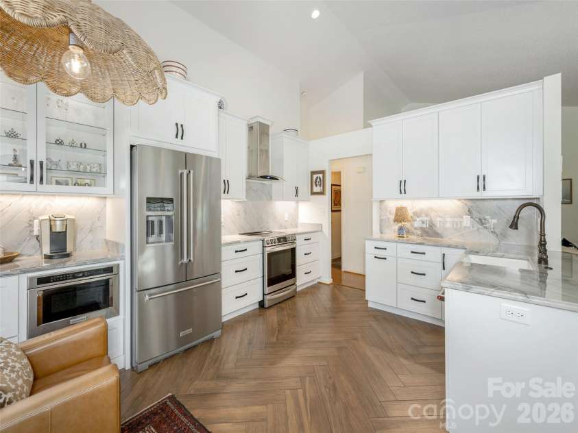277 Highland Golf Drive, Flat Rock, NC 28731.  MLS# CAR4430345, YatesRealty ID 54429. Beautiful, spacious kitchen.