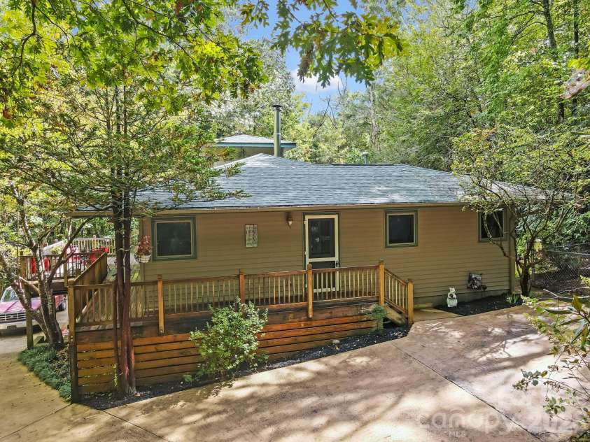 428 Lakeland Drive, Pisgah Forest, NC 28768.  MLS# CAR4307327, YatesRealty ID 5443. 