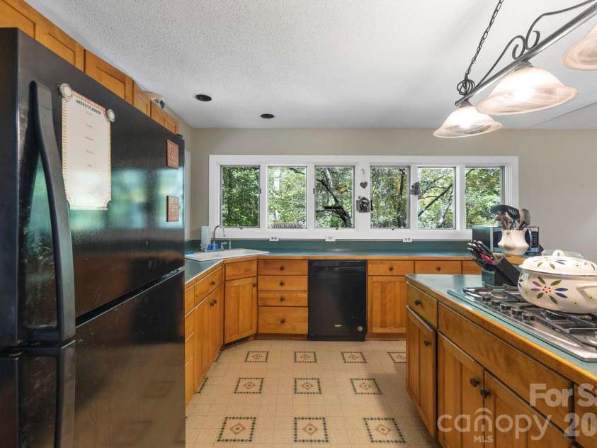 428 Lakeland Drive, Pisgah Forest, NC 28768.  MLS# CAR4307327, YatesRealty ID 5443. 