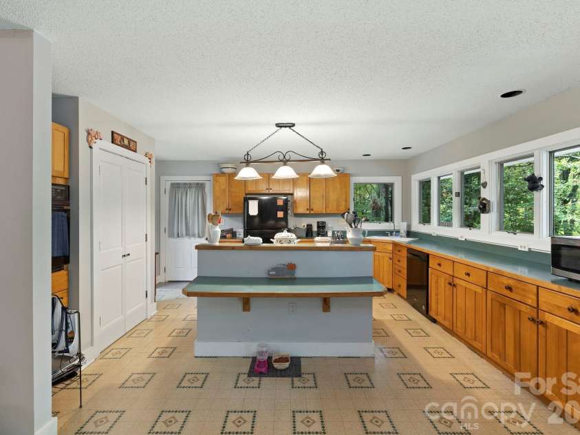428 Lakeland Drive, Pisgah Forest, NC 28768.  MLS# CAR4307327, YatesRealty ID 5443. 