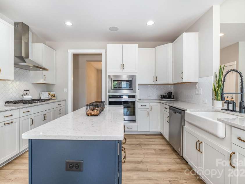 6529 Jepson Court, Charlotte, NC 28214.  MLS# CAR4241052, YatesRealty ID 5443. 