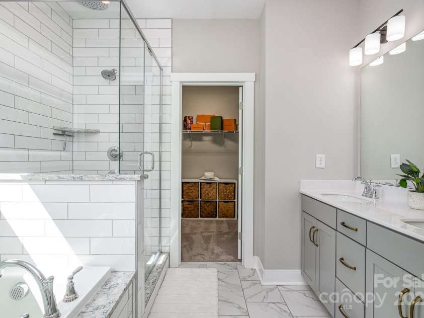 6529 Jepson Court, Charlotte, NC 28214.  MLS# CAR4241052, YatesRealty ID 5443. 