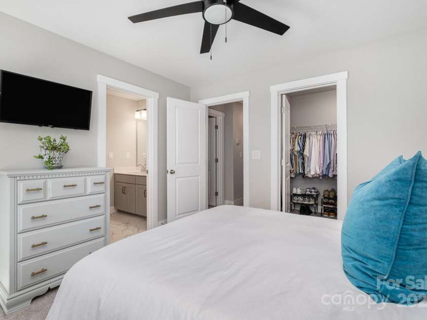 6529 Jepson Court, Charlotte, NC 28214.  MLS# CAR4241052, YatesRealty ID 5443. 