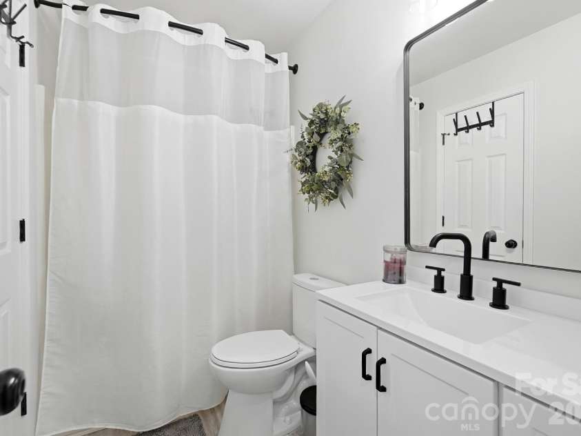 127 Sea Island Boulevard, Fort Mill, SC 29708.  MLS# CAR4429443, YatesRealty ID 54430. First floor bathroom