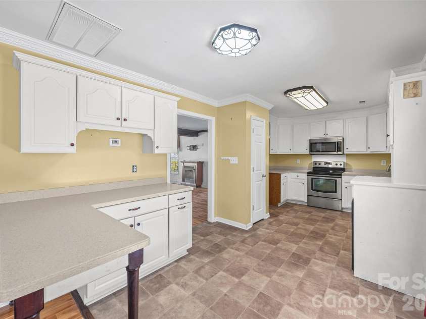 2006 Capstone Court, Rock Hill, SC 29732.  MLS# CAR4429608, YatesRealty ID 54433. 