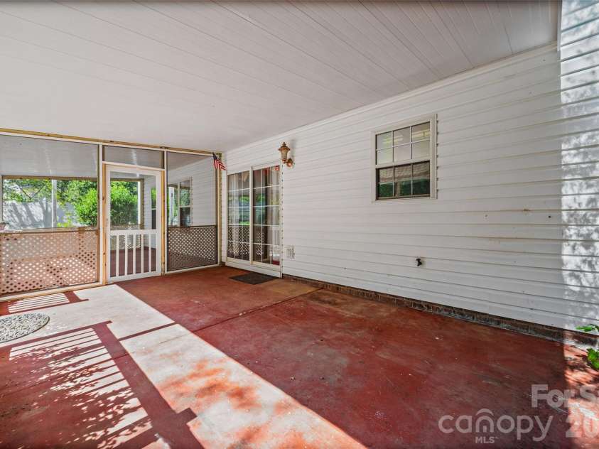 2006 Capstone Court, Rock Hill, SC 29732.  MLS# CAR4429608, YatesRealty ID 54433. 