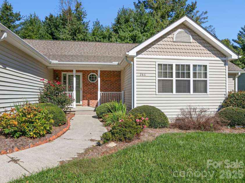 286 Charlestown Drive, Hendersonville, NC 28792.  MLS# CAR4396372, YatesRealty ID 54434. 
