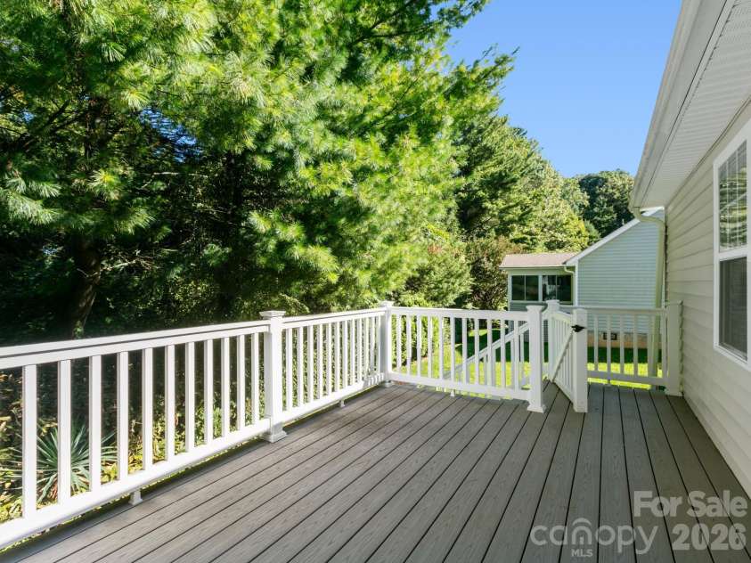 286 Charlestown Drive, Hendersonville, NC 28792.  MLS# CAR4396372, YatesRealty ID 54434. 