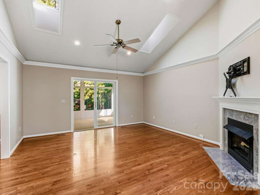 286 Charlestown Drive, Hendersonville, NC 28792.  MLS# CAR4396372, YatesRealty ID 54434. 