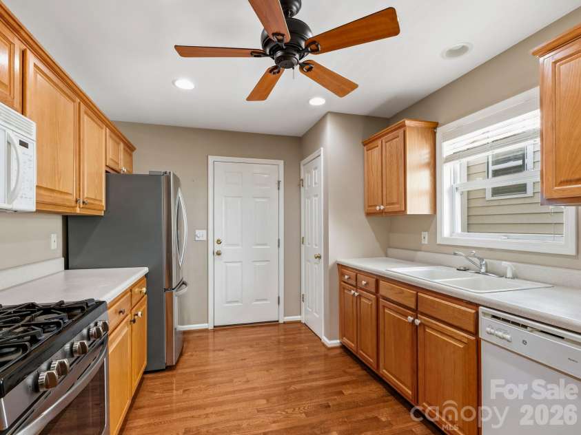 286 Charlestown Drive, Hendersonville, NC 28792.  MLS# CAR4396372, YatesRealty ID 54434. 