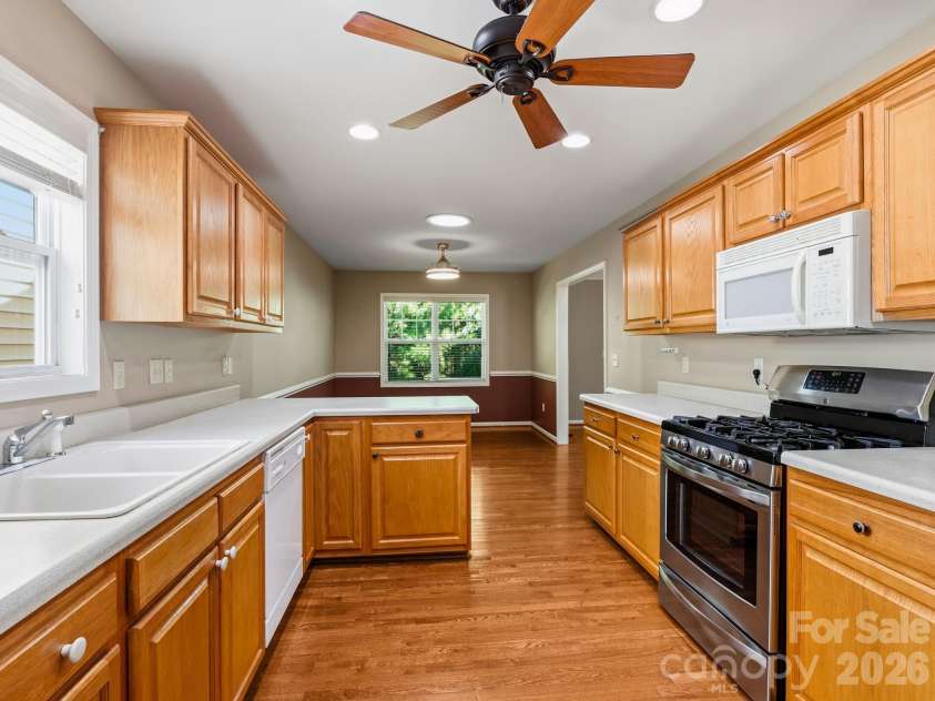 286 Charlestown Drive, Hendersonville, NC 28792.  MLS# CAR4396372, YatesRealty ID 54434. 
