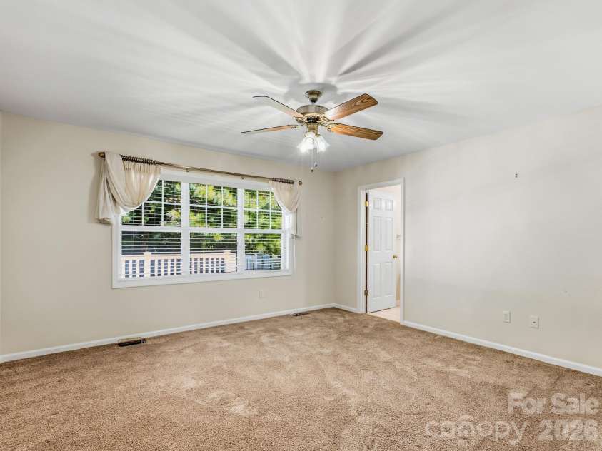 286 Charlestown Drive, Hendersonville, NC 28792.  MLS# CAR4396372, YatesRealty ID 54434. 