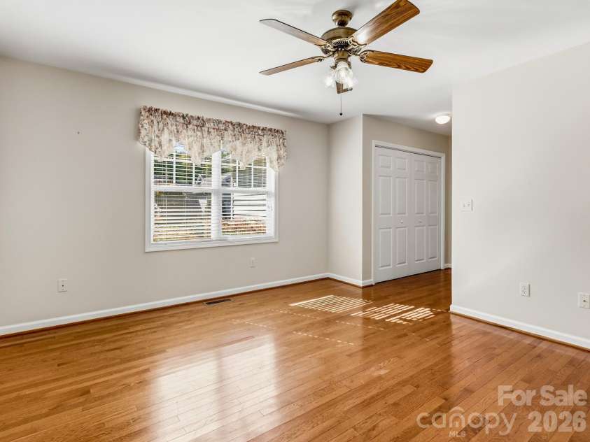 286 Charlestown Drive, Hendersonville, NC 28792.  MLS# CAR4396372, YatesRealty ID 54434. 