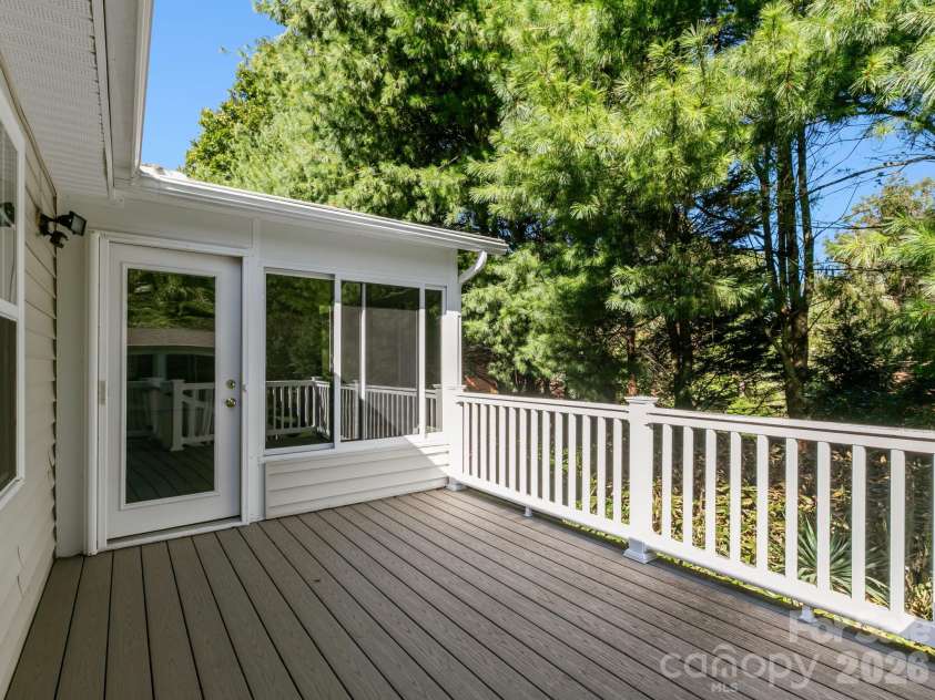 286 Charlestown Drive, Hendersonville, NC 28792.  MLS# CAR4396372, YatesRealty ID 54434. 