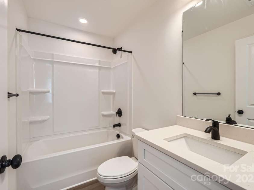 117 Mountain View Street, Gastonia, NC 28052.  MLS# CAR4232029, YatesRealty ID 5444. Bathroom #2