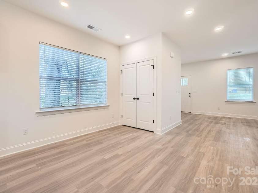 117 Mountain View Street, Gastonia, NC 28052.  MLS# CAR4232029, YatesRealty ID 5444. Dining area