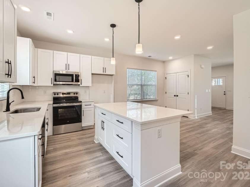 117 Mountain View Street, Gastonia, NC 28052.  MLS# CAR4232029, YatesRealty ID 5444. Kitchen