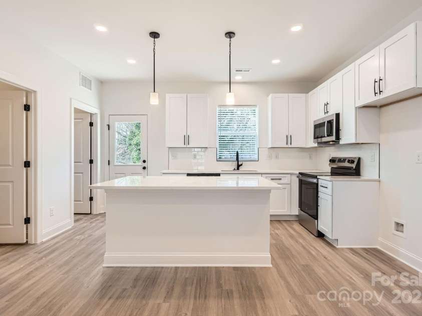 117 Mountain View Street, Gastonia, NC 28052.  MLS# CAR4232029, YatesRealty ID 5444. Kitchen