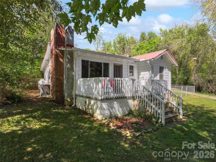 380 Morgan Branch Road, Candler, NC 28715.  MLS# CAR4430563, YatesRealty ID 54445. 