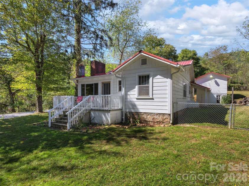 380 Morgan Branch Road, Candler, NC 28715.  MLS# CAR4430563, YatesRealty ID 54445. 