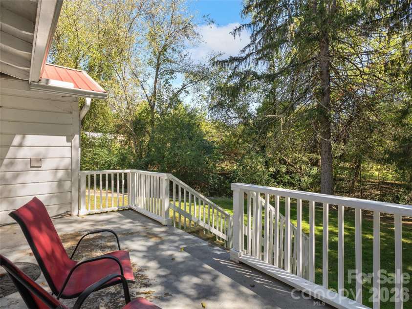 380 Morgan Branch Road, Candler, NC 28715.  MLS# CAR4430563, YatesRealty ID 54445. 
