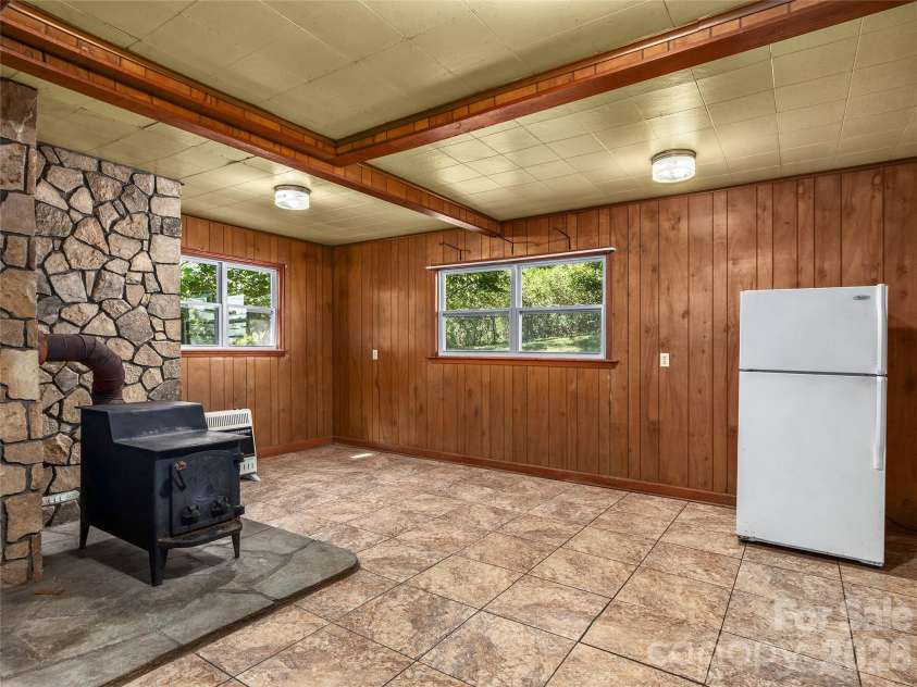 380 Morgan Branch Road, Candler, NC 28715.  MLS# CAR4430563, YatesRealty ID 54445. 