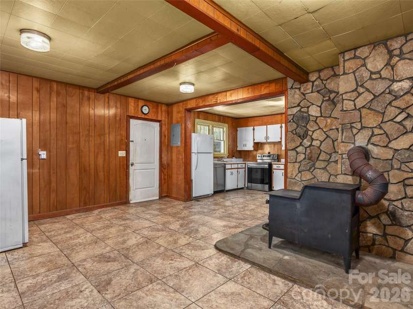 380 Morgan Branch Road, Candler, NC 28715.  MLS# CAR4430563, YatesRealty ID 54445. 