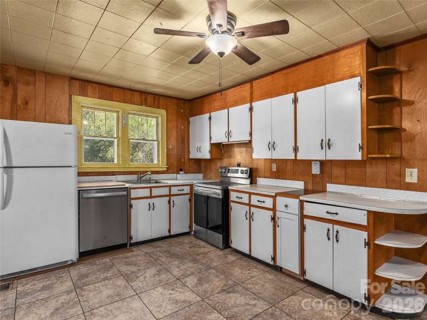 380 Morgan Branch Road, Candler, NC 28715.  MLS# CAR4430563, YatesRealty ID 54445. 