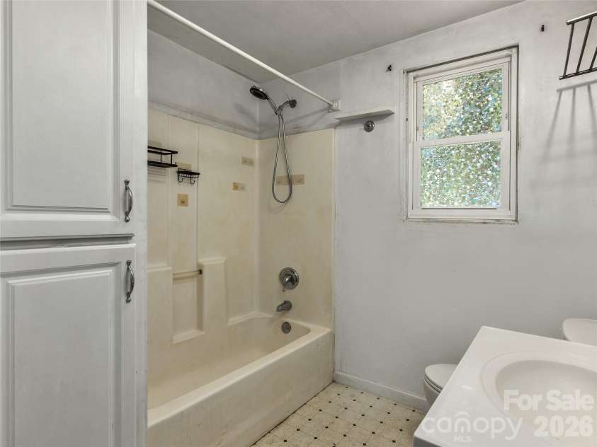 380 Morgan Branch Road, Candler, NC 28715.  MLS# CAR4430563, YatesRealty ID 54445. 