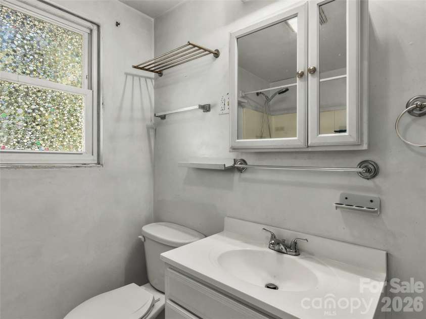 380 Morgan Branch Road, Candler, NC 28715.  MLS# CAR4430563, YatesRealty ID 54445. 