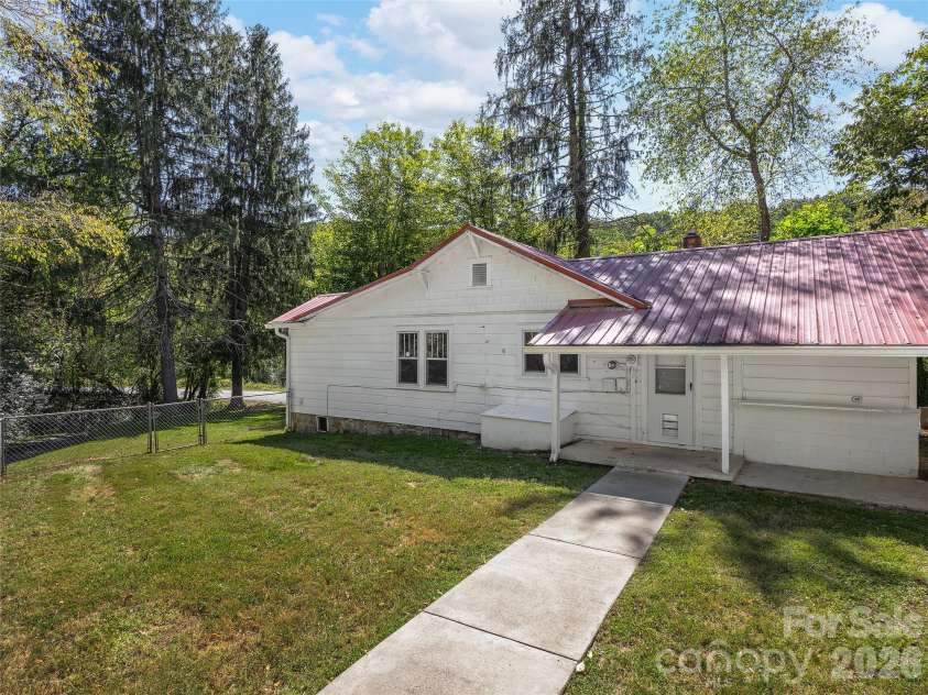 380 Morgan Branch Road, Candler, NC 28715.  MLS# CAR4430563, YatesRealty ID 54445. 